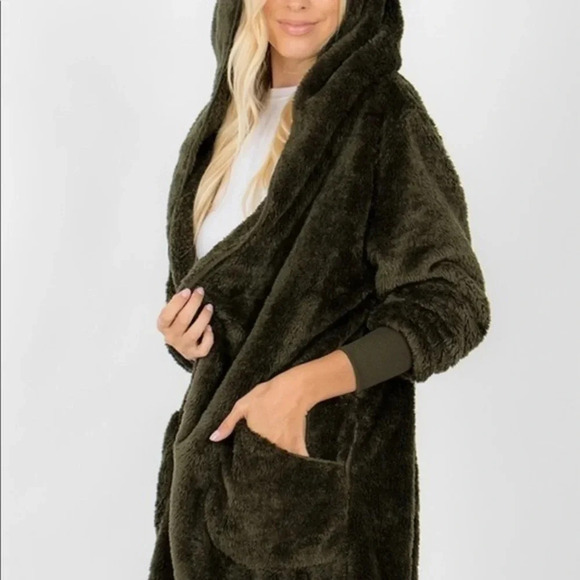 NWT Boutique Faux fur hooded jacket- cream winter cozy - Picture 2 of 3